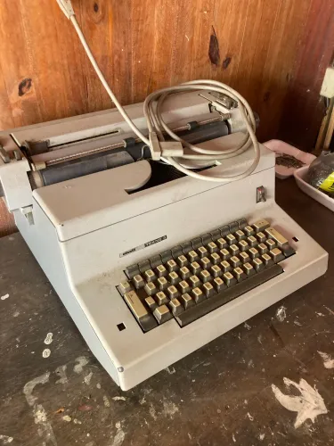 Máquina de Escrever Elétrica Olivetti Tekne 3 - Funcionando Perfeitamente
