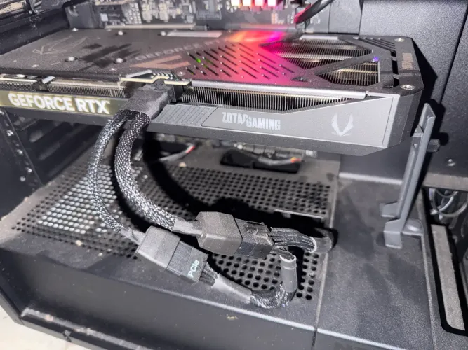 Placa De video Nvidia ZOTAC RTX 5070