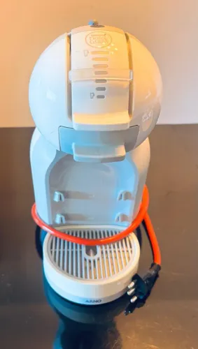 Cafeteira Dolce Gusto - acompanha 10 capsulas