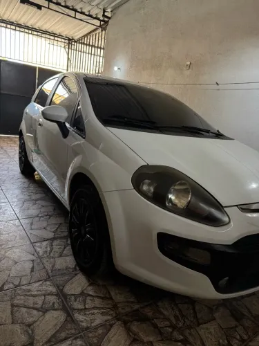 Fiat Punto Attractive 1.4 Fire Flex 8V 5P 2014