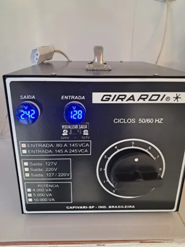 Regulador e transformador de voltagem 