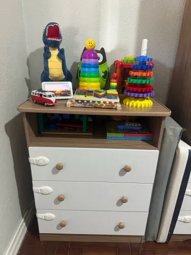 Cômoda infantil/bebê em ótimo estado