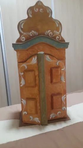 Oratório em mdf  pintado à mão 