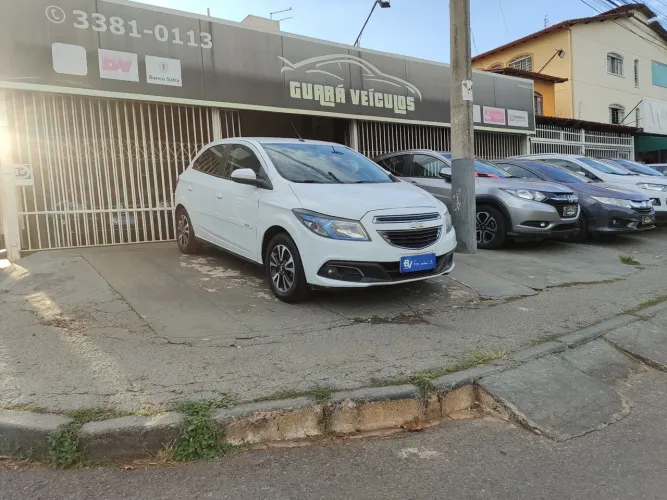 Chevrolet Onix Hatch LTZ 1.4 8V Flex Power Mec. 4P 2014