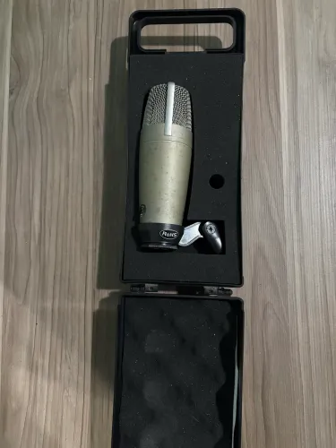 Microfone condensador para estúdio Behringer