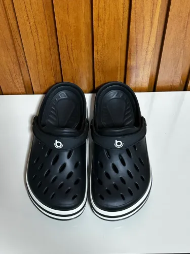 Sapato estilo Crocs
