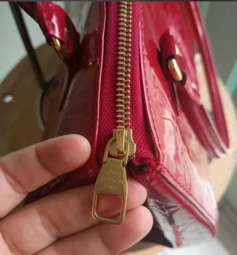 bolsa tote louis vuitton sherwood verniz amarante, seminova
