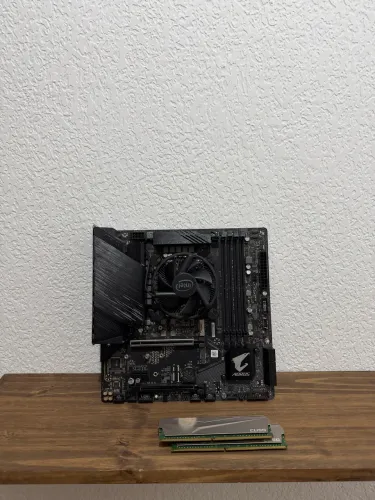 I7 10700k + B560M AORUS ELITE + 32gb 3200mhz