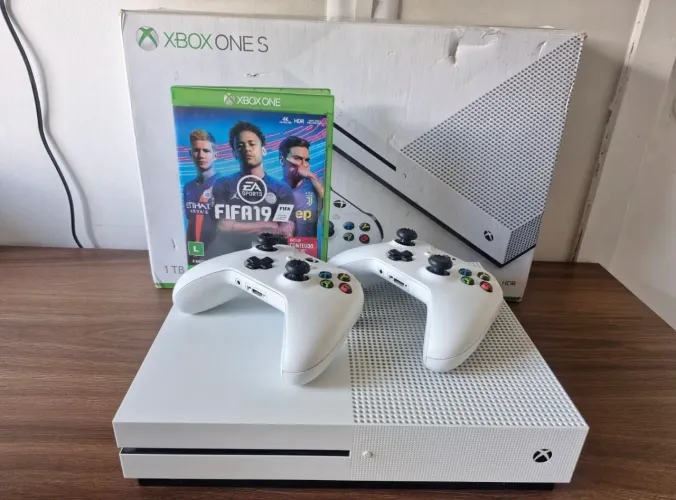 Xbox one s 1000gb 2 controles
