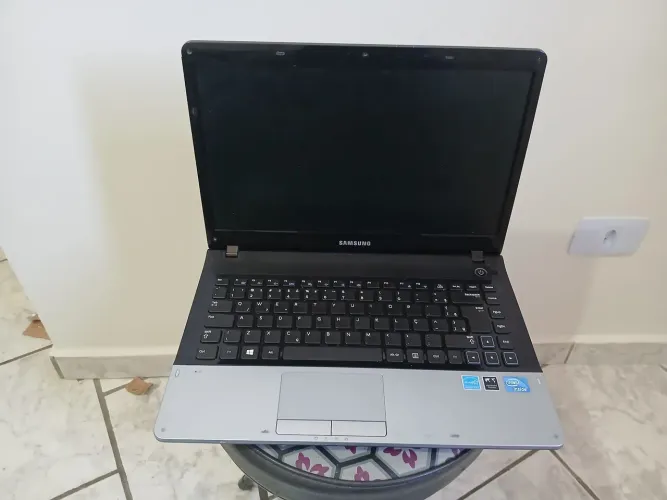Notebook Samsung NP300E4C liga sem video