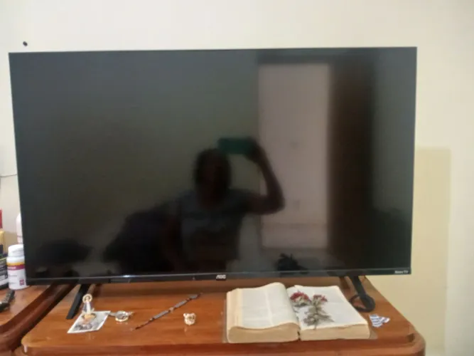Vende se uma TV 43 polegadas