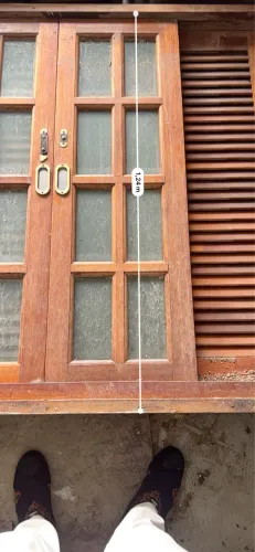 Janela de madeira e Vitros