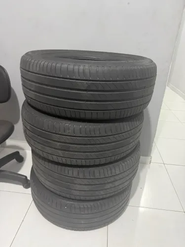 Pneus 225 55 R18 semi novos