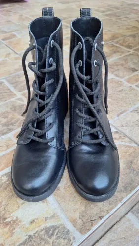 Coturno bota Via Marte numero 36 semi nova