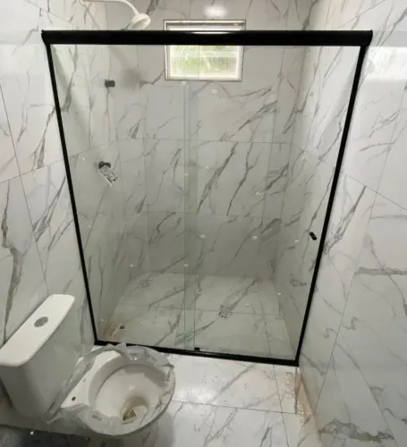 Box para banheiro, espelhos, gabinete para pias, portas sobre trilhos, janelas e varandas 