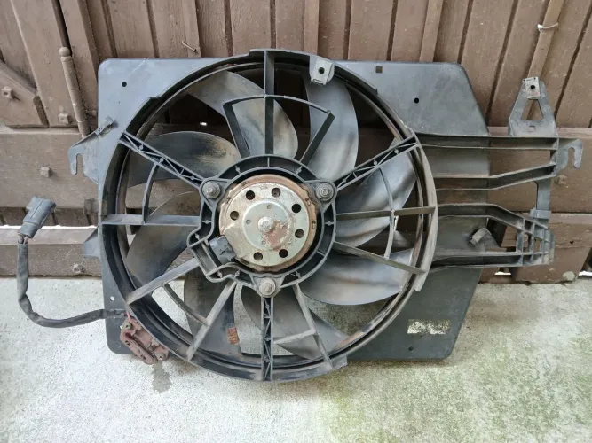 Eletroventilador do radiador Escort Zetec 1.8 16v com Ar Condicionado 
