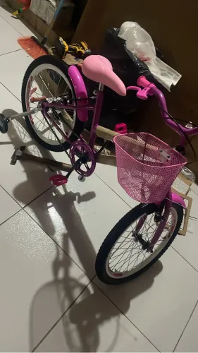 Bicicleta rosa criança