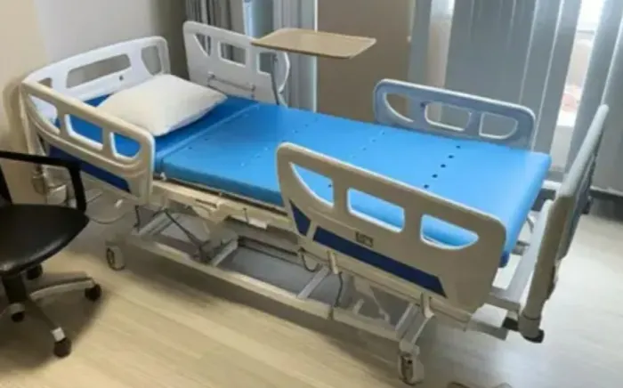 Cama hospitalar bem conservada Elétrica com 8 elevação,vai com colchão.
