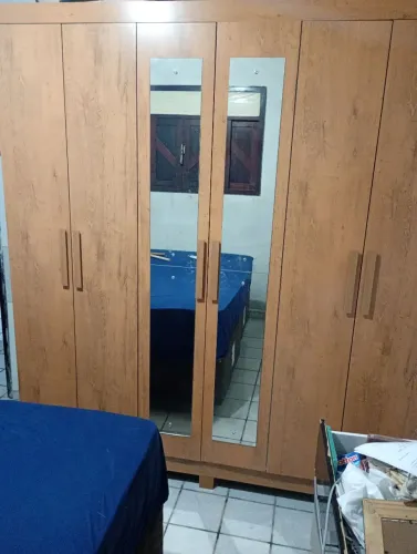 Vendo Este Belo Guarda-roupa