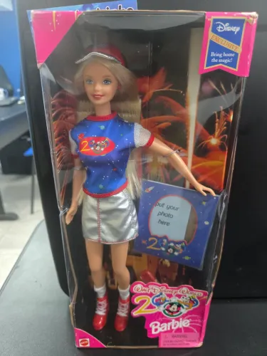 Mattel Walt Disney World 2000 Loira Barbie