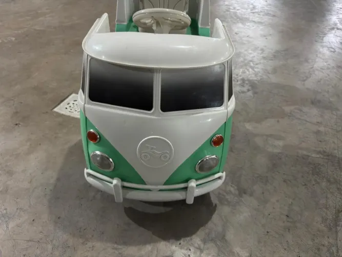 Kombi infantil com pedal e barra condutora