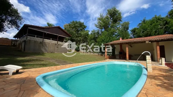 Chácara com piscina disponível para Alugar 2 quartos no Jardim de Mirantes Ipanema em Araç