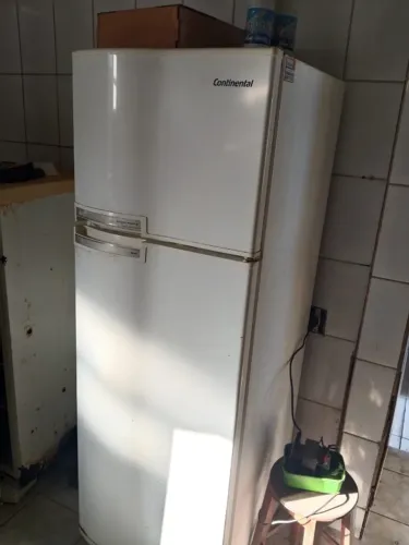Freezer horizontal duas portas e geladeira dúplex