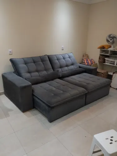 Sofá retrátil suede - 2,5 metros (4 lugares) 8 meses de uso