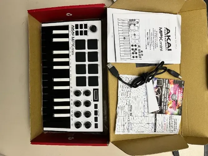 CONTROLADOR MIDI AKAI MINI