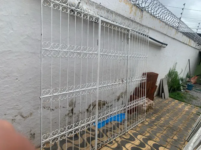 Vendo Portão de Ferro