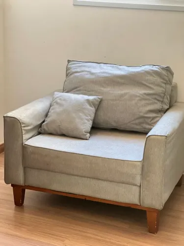 Poltrona Estofada Confortável - Ótima Estrutura