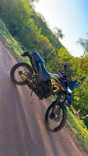 YAMAHA XTZ LANDER<br><br>? ANO 2022<br>? 249cc<br>? PARTIDA ELÉTRICA<br>? ABS<br><br>VALOR S/TROCA: 19.900