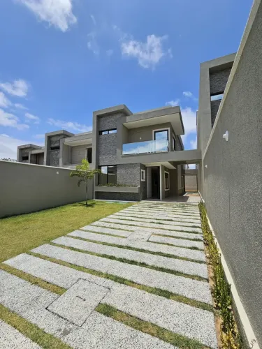 Casa Duplex no Eusébio! Área de 180m2 com 4 suites e amplo espaco.