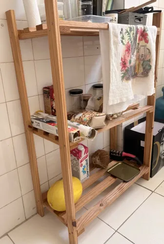 Prateleiras de móvel de madeira