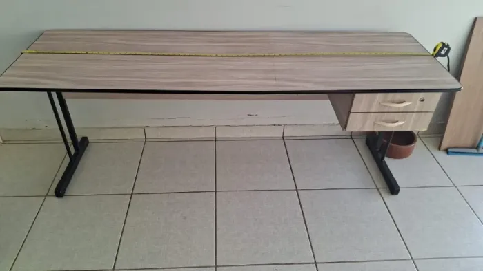 MESA DE ESCRITÓRIO 1,96 X 0,60