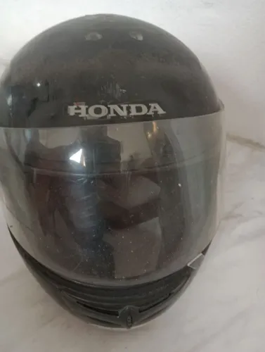 Estou vendendo 2 capacetes por 40 reais