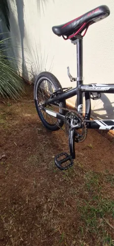 Vendo BMX Race Haro Race LT (mando as especificações) (vem com suporte de carro)