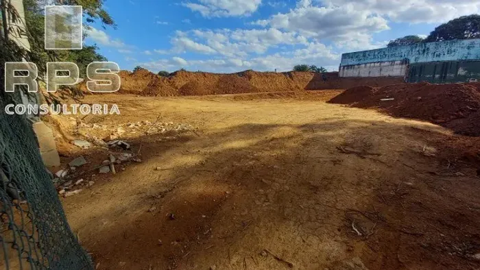 Terreno com excelente topografia no bairro Vila Santista em Atibaia, região residencial e