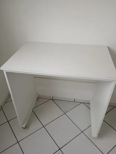 Escrivaninha em MDF
