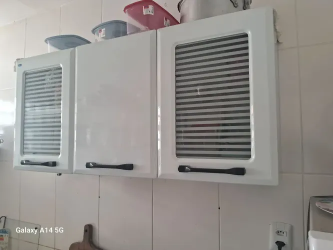 VENDO ARMÁRIO DE PAREDE MILA COM 03 PORTAS BRANCA NOVÍSSIMO R$: 400,00