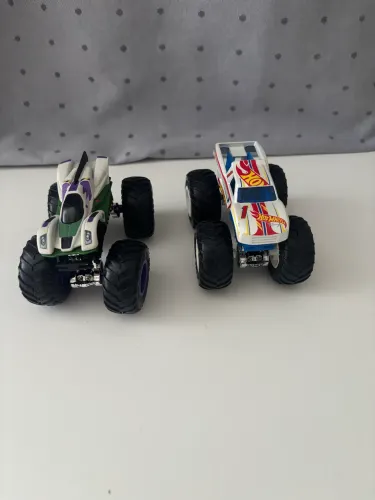 Kit dois carrinhos monster truck