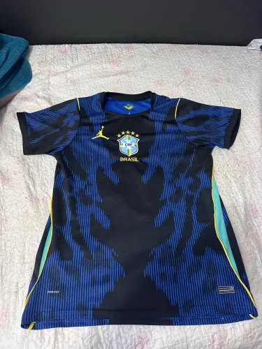 Camisa 2 Brasil modelo torcedor