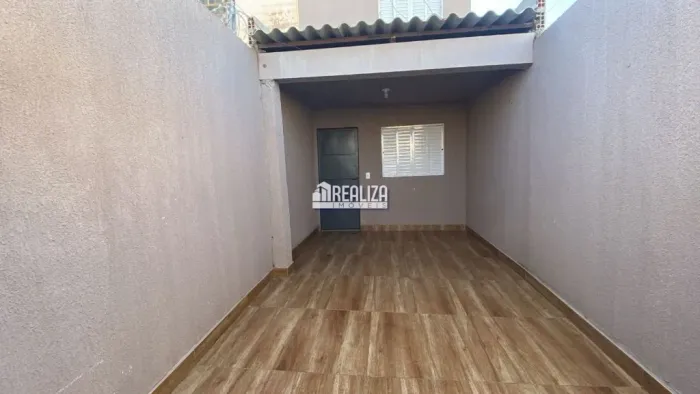 Casa com 2 Quarto(s) e 1 banheiro(s) para Alugar, 100 m² por R$ 1360 / Mês