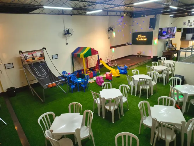 Aluguel de Espaço para Festas e Eventos no Cachambi. 15 mesas , brinquedos, som, luz