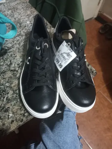 Tenis  via  Marte novo sem usar.