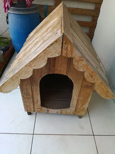 Casa de cachorro de madeira. Médio porte 