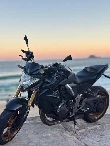 CB 1000r