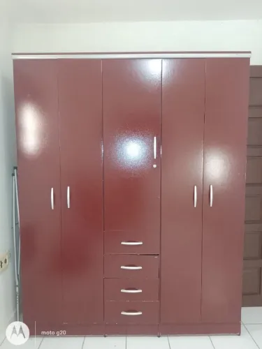 VENDO COM URGÊNCIA, UM GUARDA ROUPA! VALOR: 350,00