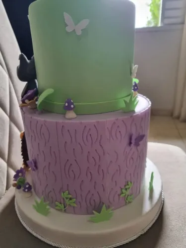 Bolo Fake Bosque Encantado Lilas