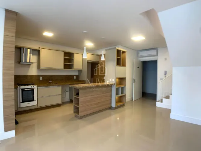 Duplex para alugar em Jurerê Tradicional